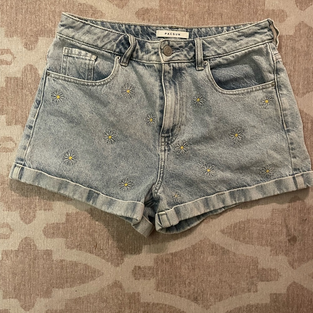Pacsun mom shorts in the size 28